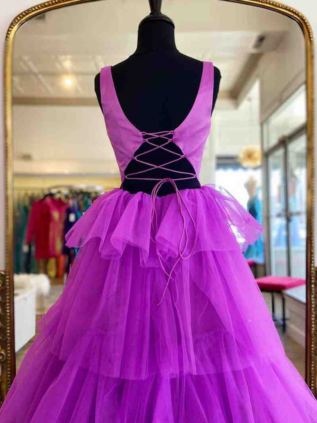 Abito lungo da ballo viola in tulle con balze a linea ad A Roycebridal