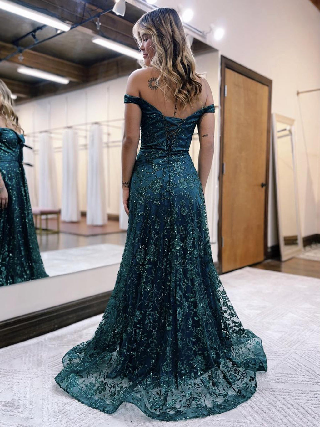 Glitzerndes Meerjungfrau-Abendkleid in Dunkelgrün mit schulterfreiem Schnitt