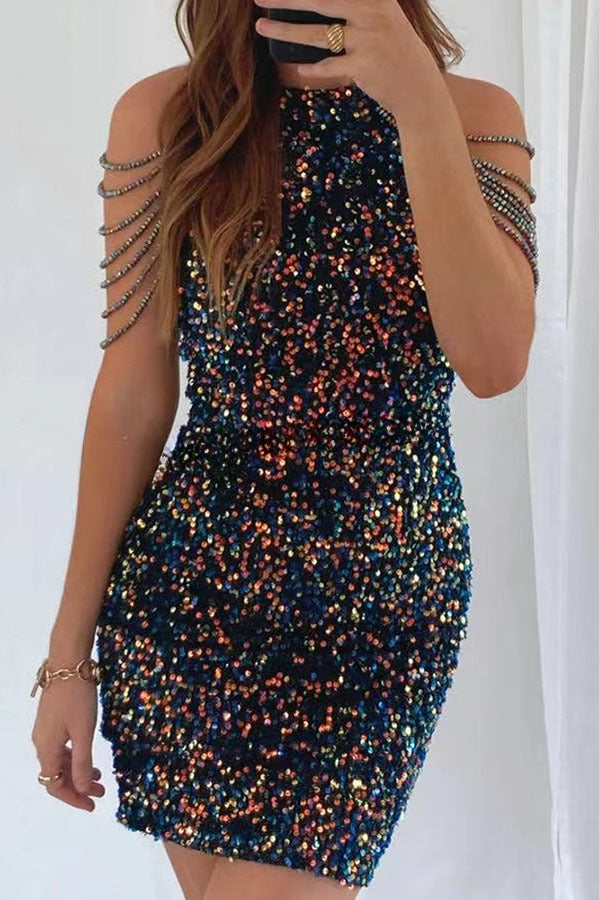 Vestido de Cocktail Mini com Franjas e Lantejoulas, Ombro a Descoberto, Com Vista Glamorosa
