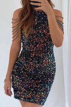 Vestido de Cocktail Mini com Franjas e Lantejoulas, Ombro a Descoberto, Com Vista Glamorosa
