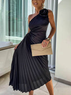 Romantic Night – Guilloche-Maxikleid mit hohler One-Shoulder-Konstruktion und Plissee 