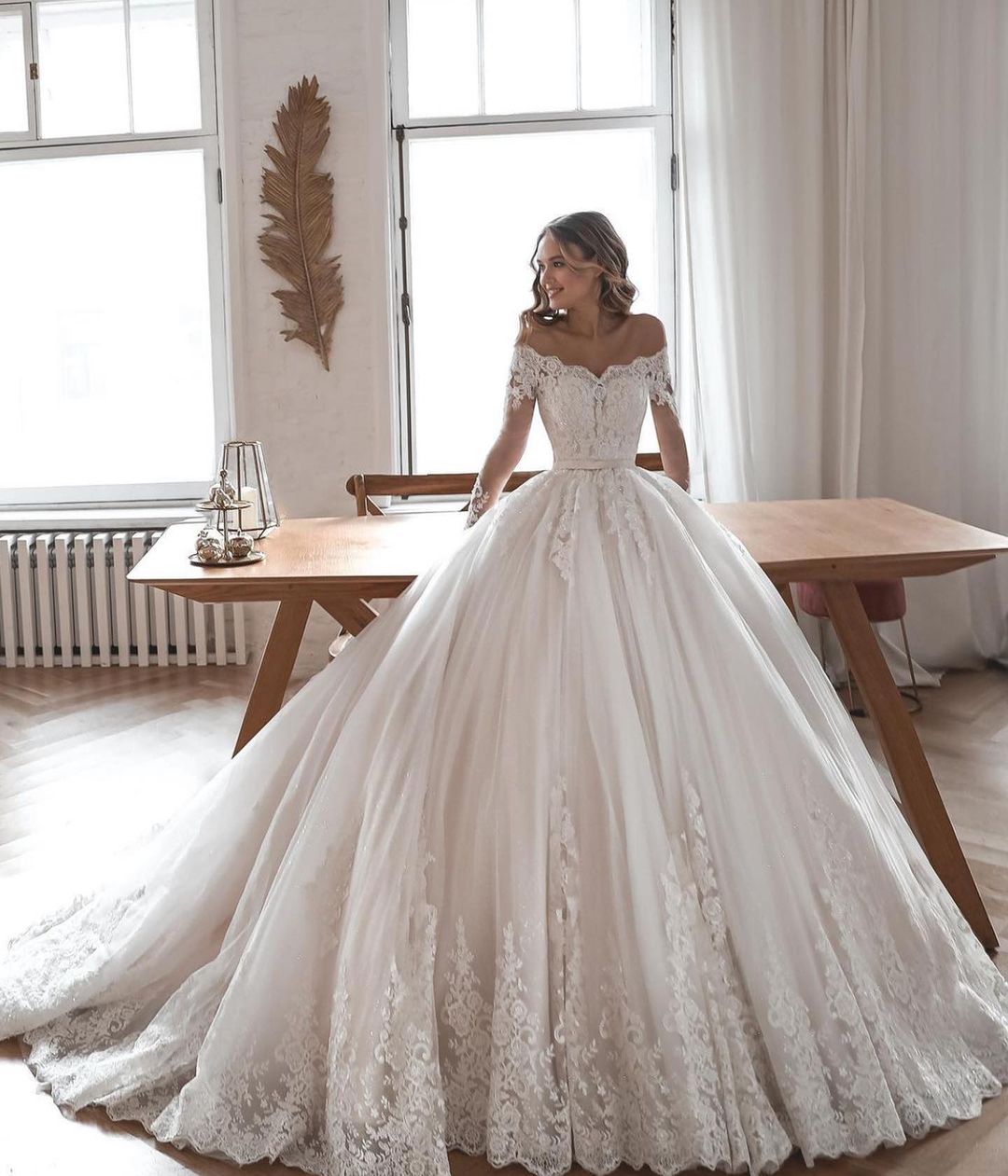 Glamorous Ball Gown Wedding Dress With Lace Long Sleeves Tulle