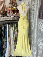 Elegantes gelbes Meerjungfrauen-Kleid mit Neckholder, Pailletten, Diamantbesatz, lang, Ballkleid, rückenfrei, mit Schlitz, Abendkleid Y8554