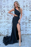 Schwarzes Ballkleid mit One-Shoulder-Ausschnitt und Schlitz