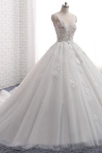 Romantic Long Train Sleeveless Tulle Wedding Dress With Appliques Lace