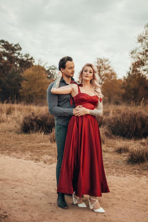 Träger Sweetheart Burgundy Ballkleid Ärmel Online