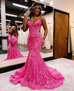 Vestido longo de baile de finalista cor-de-rosa com lantejoulas, estilo sereia, sem mangas e alças finas às costas