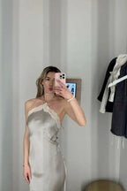 Vestido de Festa Elegante de Cetim com Renda e Alças ao Pescoço Y8169