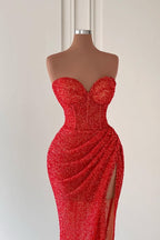 Robe de bal sirène sans manches à décolleté en cœur avec paillettes et fente haute sur la cuisse