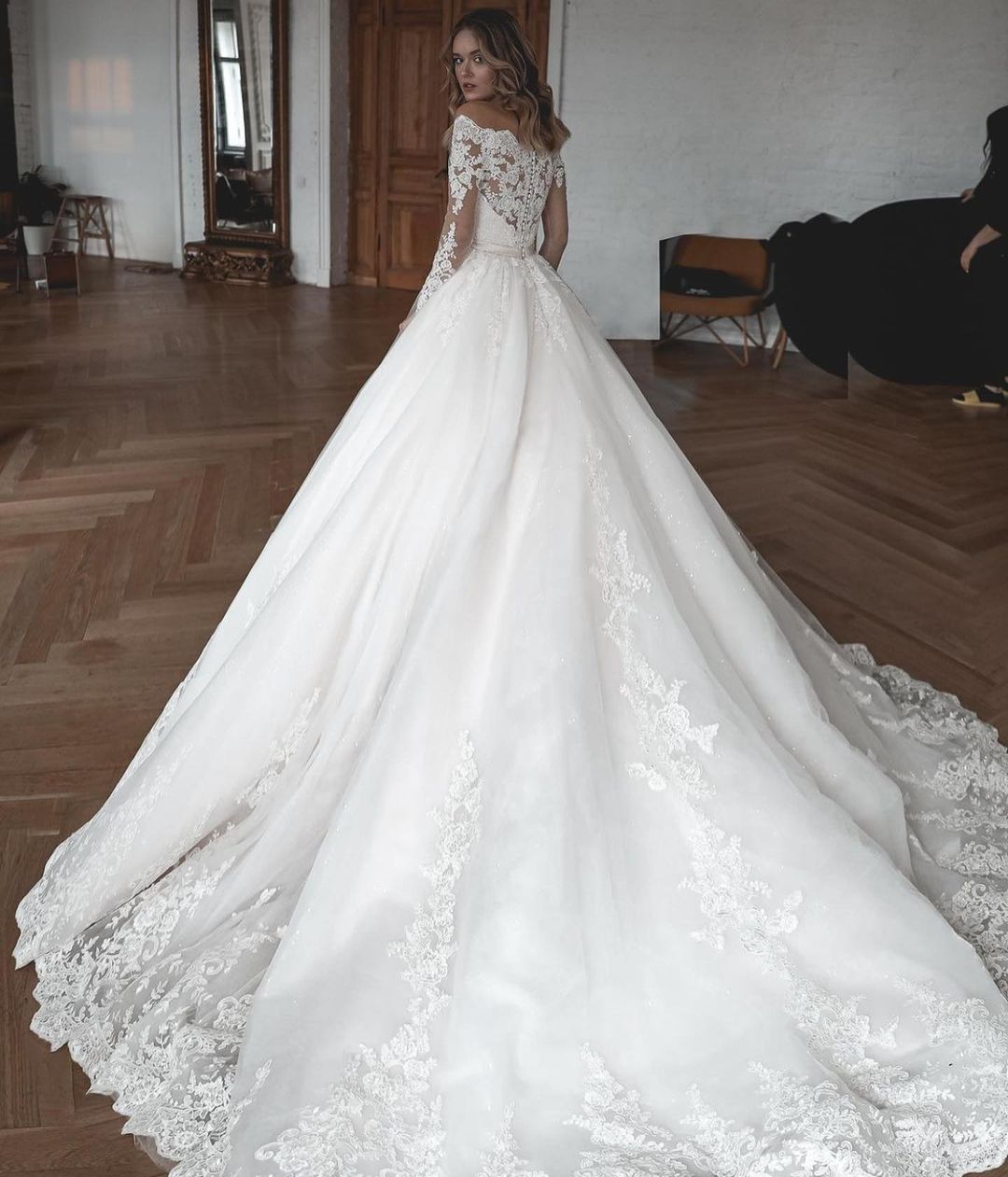 Glamorous Ball Gown Wedding Dress With Lace Long Sleeves Tulle