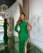 Robe de bal sirène en satin vert à une épaule avec fente et strass
