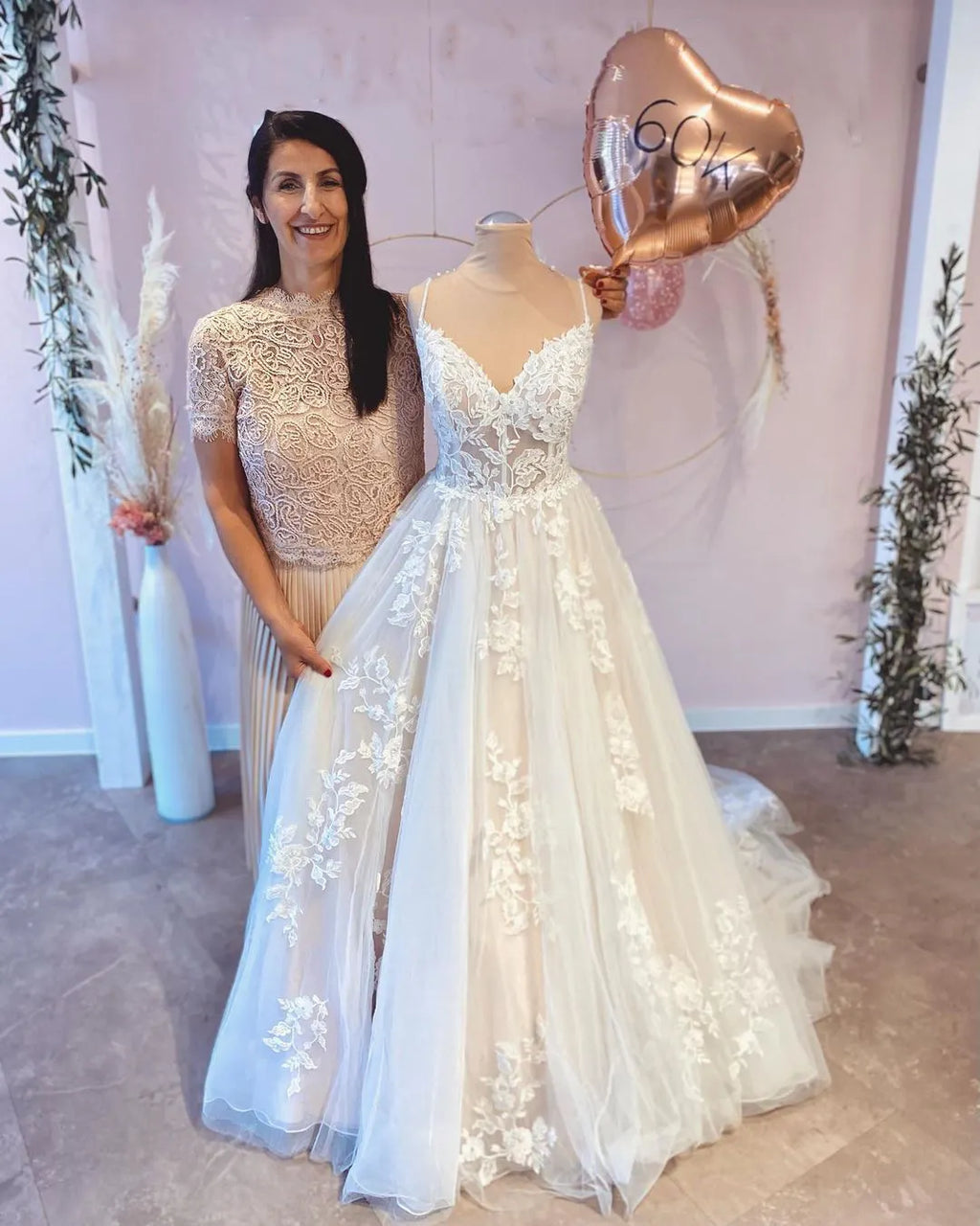 Elegant A Line Floor Length Wedding Dress With Spaghetti Straps Lace Appliques