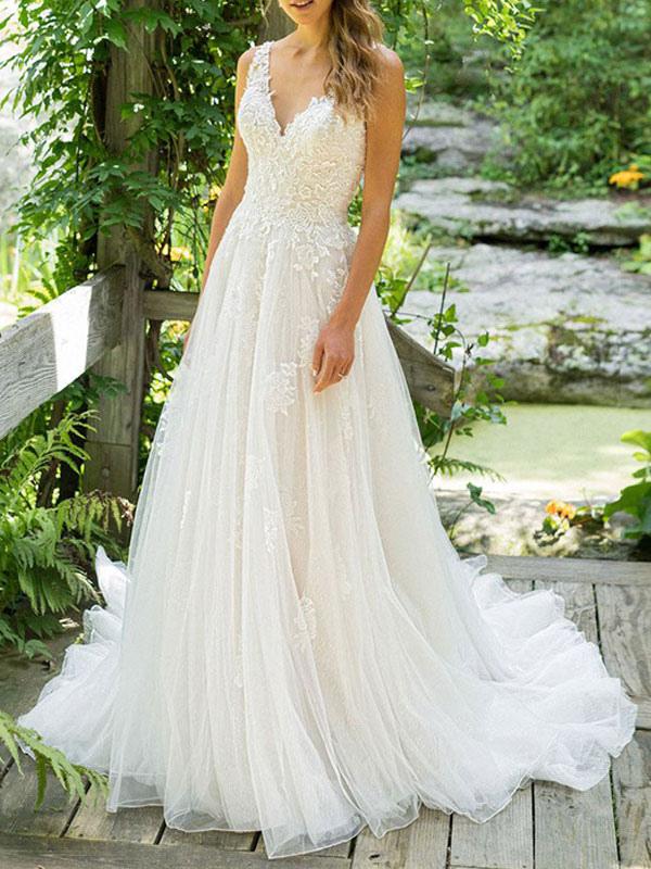 Lace Sleeveless Tulle Beach Wedding Dress For Elegant Beach Brides