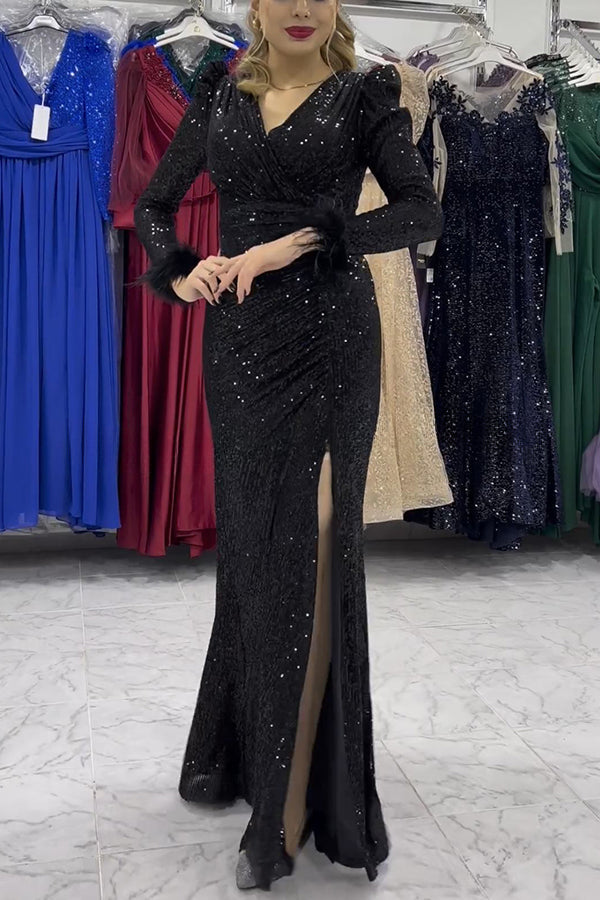 Sparkle World – Maxi-Abendkleid mit Pailletten und Federbesatz