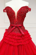 Vestido de fiesta largo rosa claro con volantes y corte princesa en A y hombros descubiertos de Roycebridal