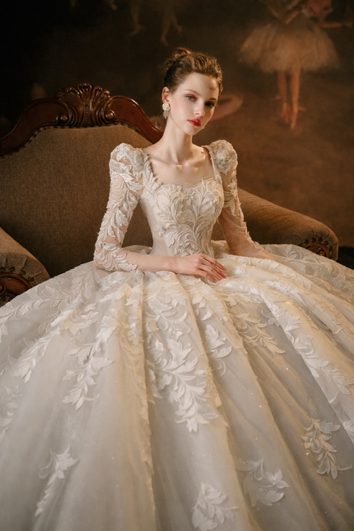 2026 New Court Wedding Dress, Long Sleeve Lace Lace-up Big Train, Bridal Main Wedding Gown