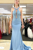 Vestido comprido de baile azul céu com costas abertas e corte de sereia