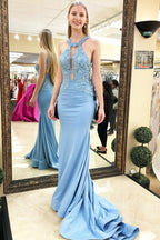 Vestido comprido de baile azul céu com costas abertas e corte de sereia