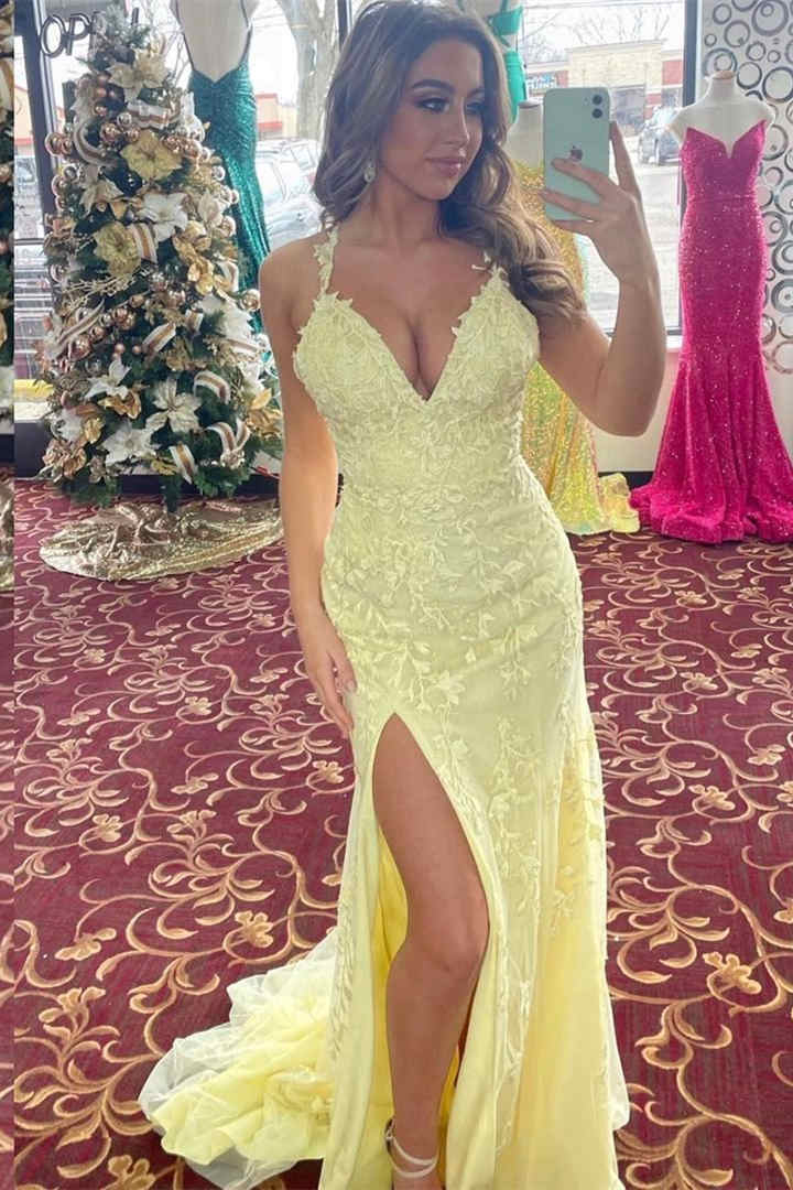Vestido longo elegante de cerimónia amarelo claro com decote em V e apliques de renda