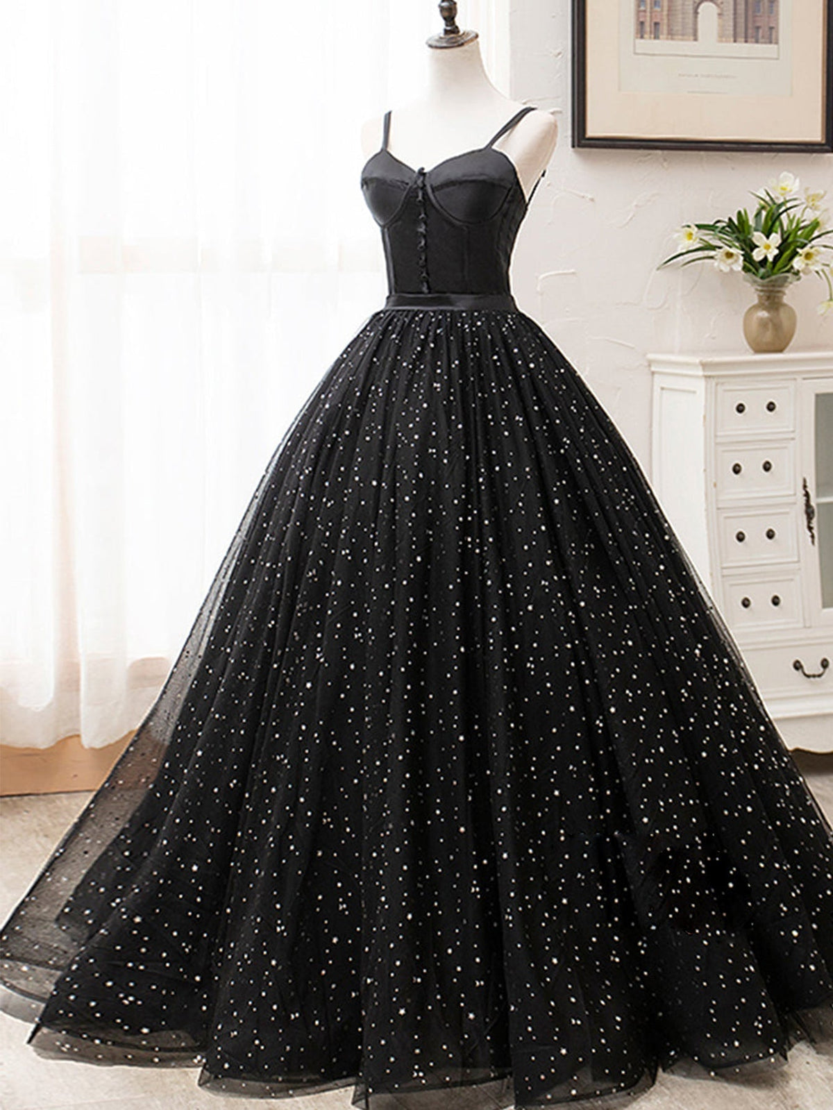 Langes schwarzes Ballkleid mit V-Ausschnitt und Glitzer