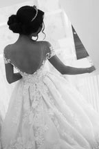 Glamorous Beading Appliques Jewel Wedding Dress With Tulle