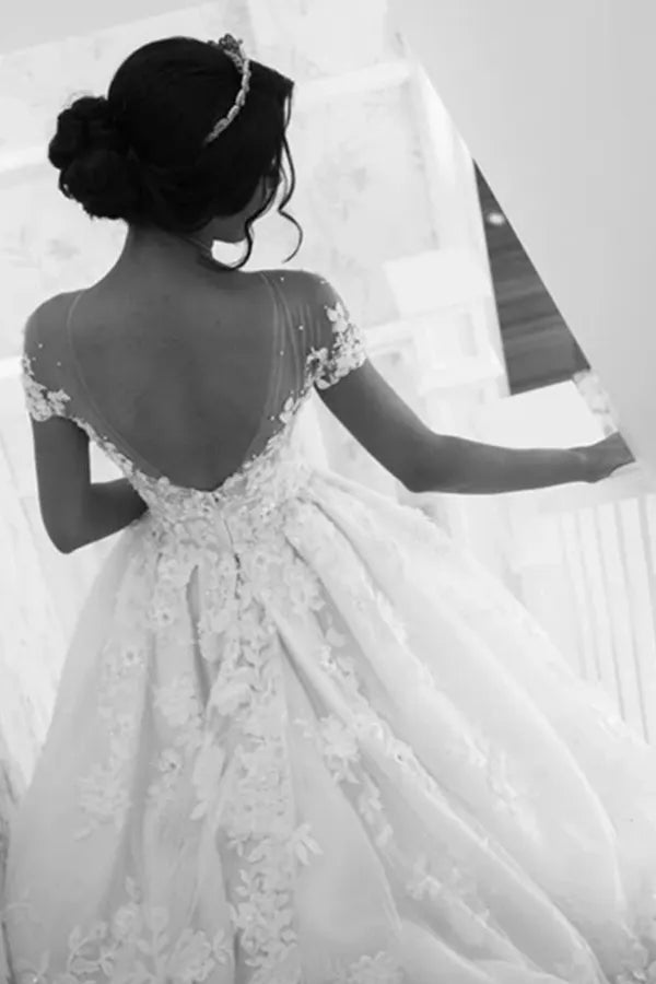 Glamorous Beading Appliques Jewel Wedding Dress With Tulle