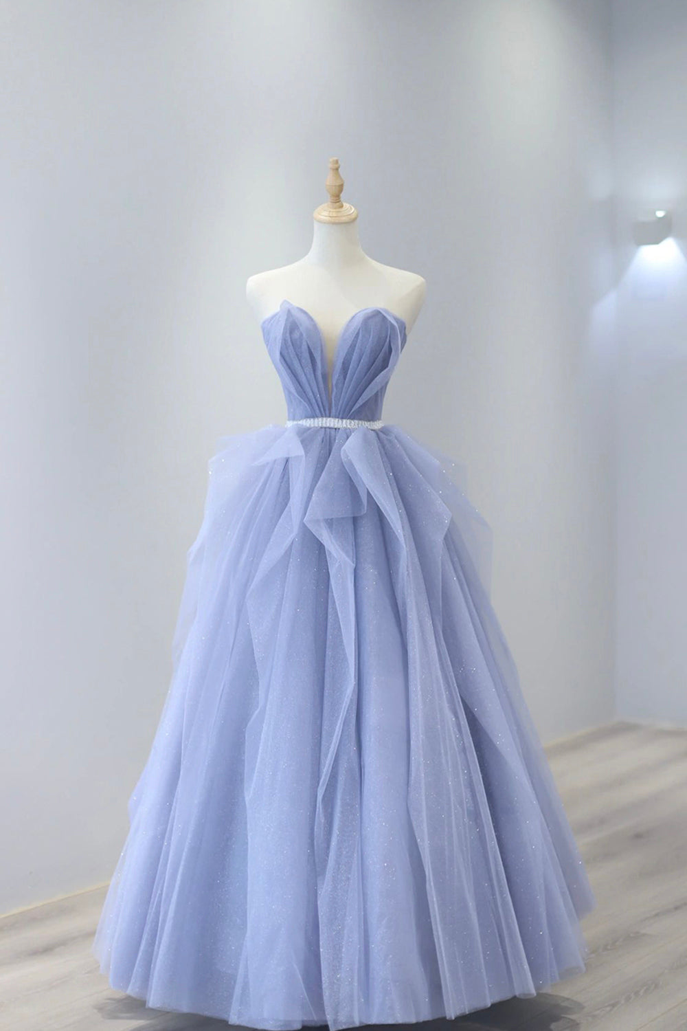 Abito lungo da sera senza spalline in tulle, adorabile scollo a cuore
