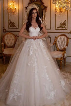 Sweetheart Tulle Ball Gown Wedding Dress With Flower Embroidery
