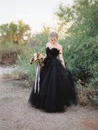 Chic Black Long Lace Tulle Open Back Wedding Dress With Sweetheart Neckline