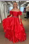 Roycebridal Giovanna | Abito lungo da sera rosso in tulle con strati e perline, scollo a barca