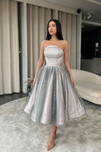 Vestido de fiesta corto sin tirantes, corte A, plateado, con volantes, lentejuelas y tul