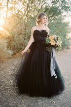 Chic Black Long Lace Tulle Open Back Wedding Dress With Sweetheart Neckline