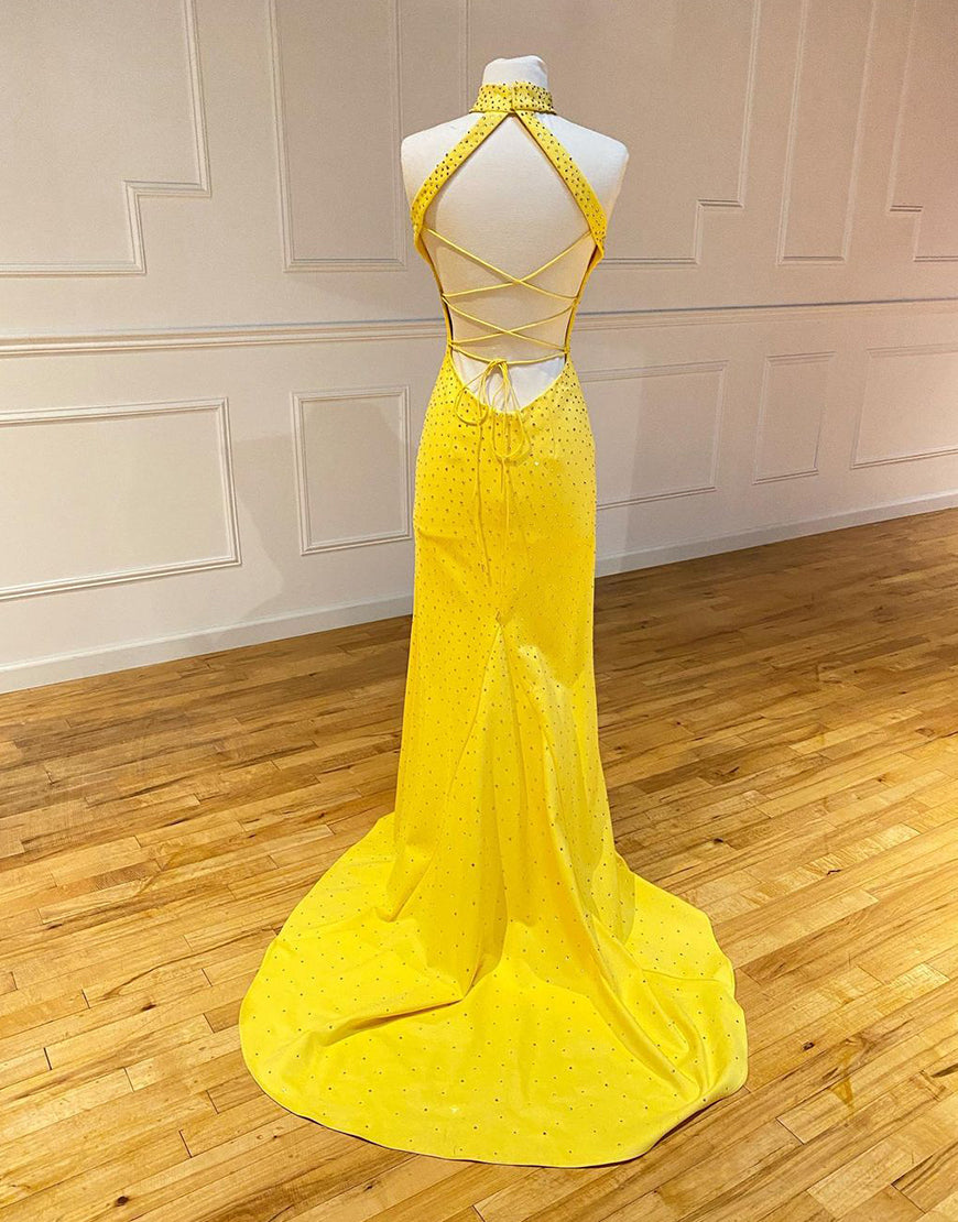 Vestido de Baile Amarelo com Gola Alta e Corte Estilo Sereia