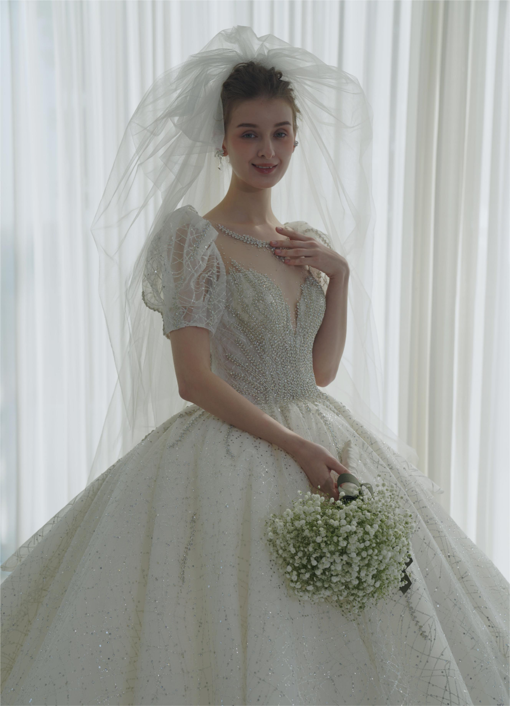 Regal Kleid mit Puffärmeln, Kristallkugel-Design, Hochzeitskleid mit übergroßer Rückenschleife und Kathedralenschleppe