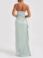 Robe longue satinée avec fente