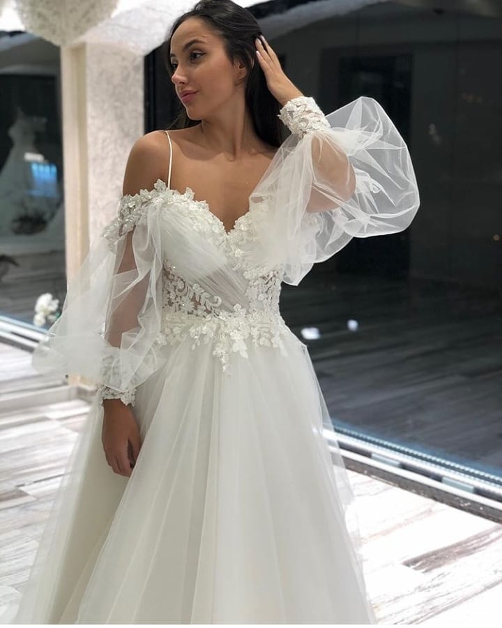 Charming Spaghetti Straps Off The Shoulder Tulle Lace Appliques Wedding Dress