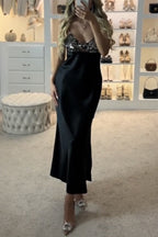 Abito Midi in Satin Trapuntato con Paillettes e Scollo a Fascia Elasticizzato