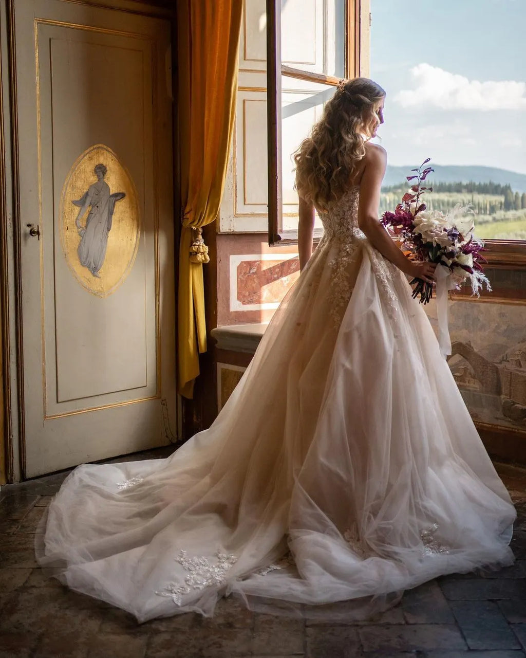 Backless A Line Sweetheart Wedding Dress With Tulle Floral Lace Train