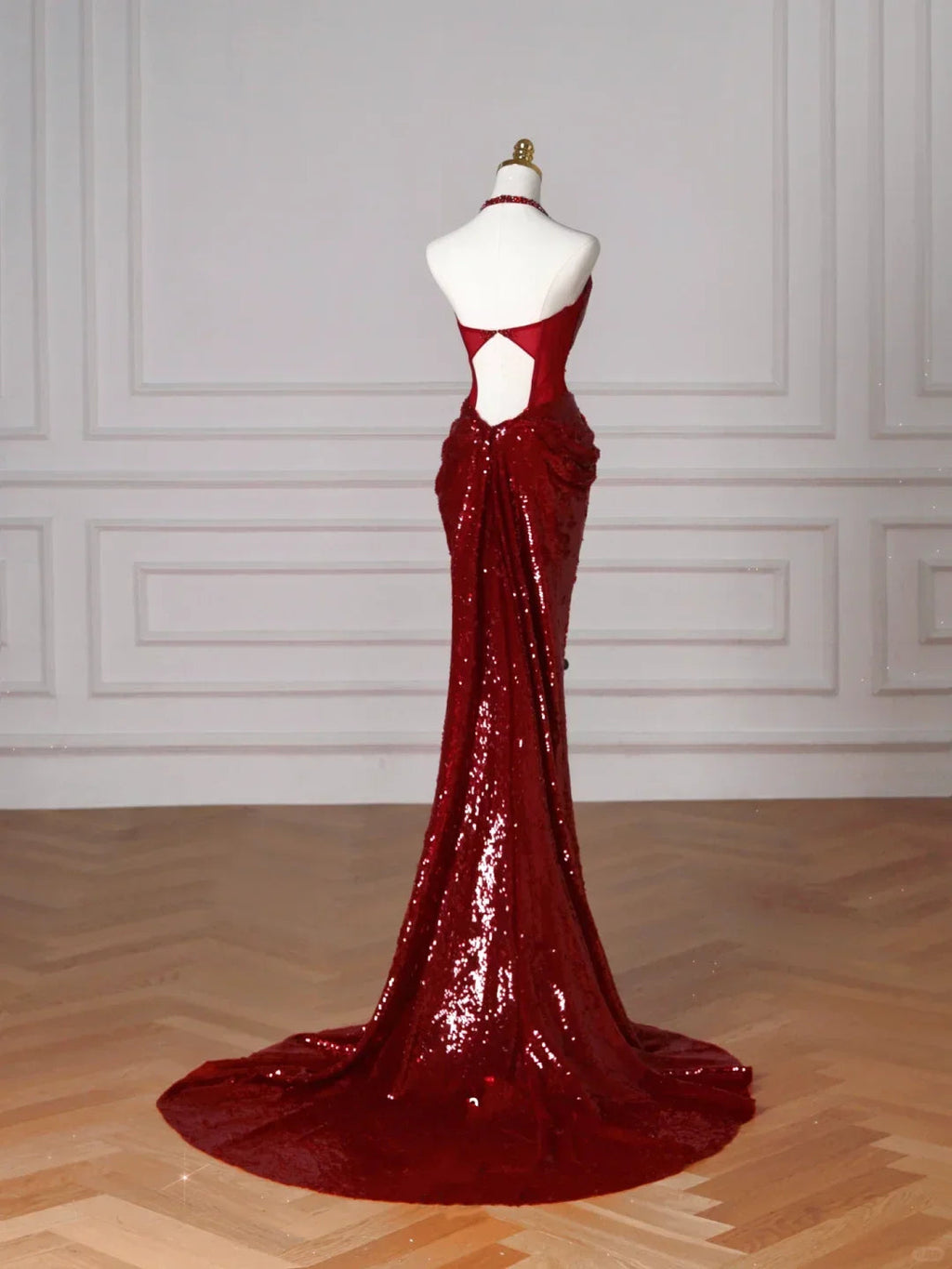 Vestido de Noite Sexy Borgonha com Lantejoulas, Alças ao Pescoço, Decote em V, Sem Costas, Estilo Sereia Y8628