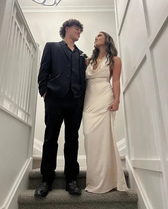 Vestido de noite longo sem costas marfim com gola halter Y7189