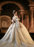 Abito da sposa Regale con scollo a barca, maniche a sbuffo e ricamo con perline, abito nuziale con strascico sovrapposto