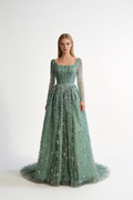 Luxuriöses Abendkleid in Salbeigrün mit Perlenbesatz und langen Ärmeln LA72805B