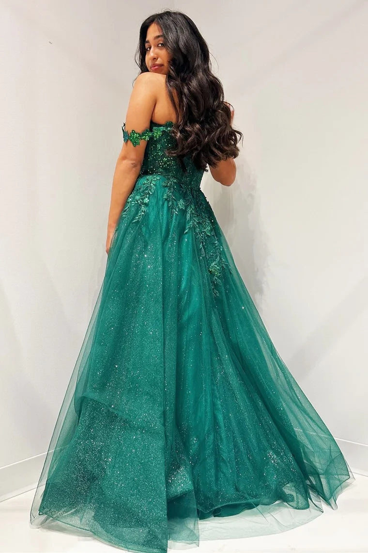 Vestido longo de baile com aplicação de lantejoulas esmeralda, decote ombro a ombro e corte em linha A