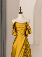 Vestido largo de gala satinado único en línea A, con escote de hombros descubiertos y falda plisada Y7599