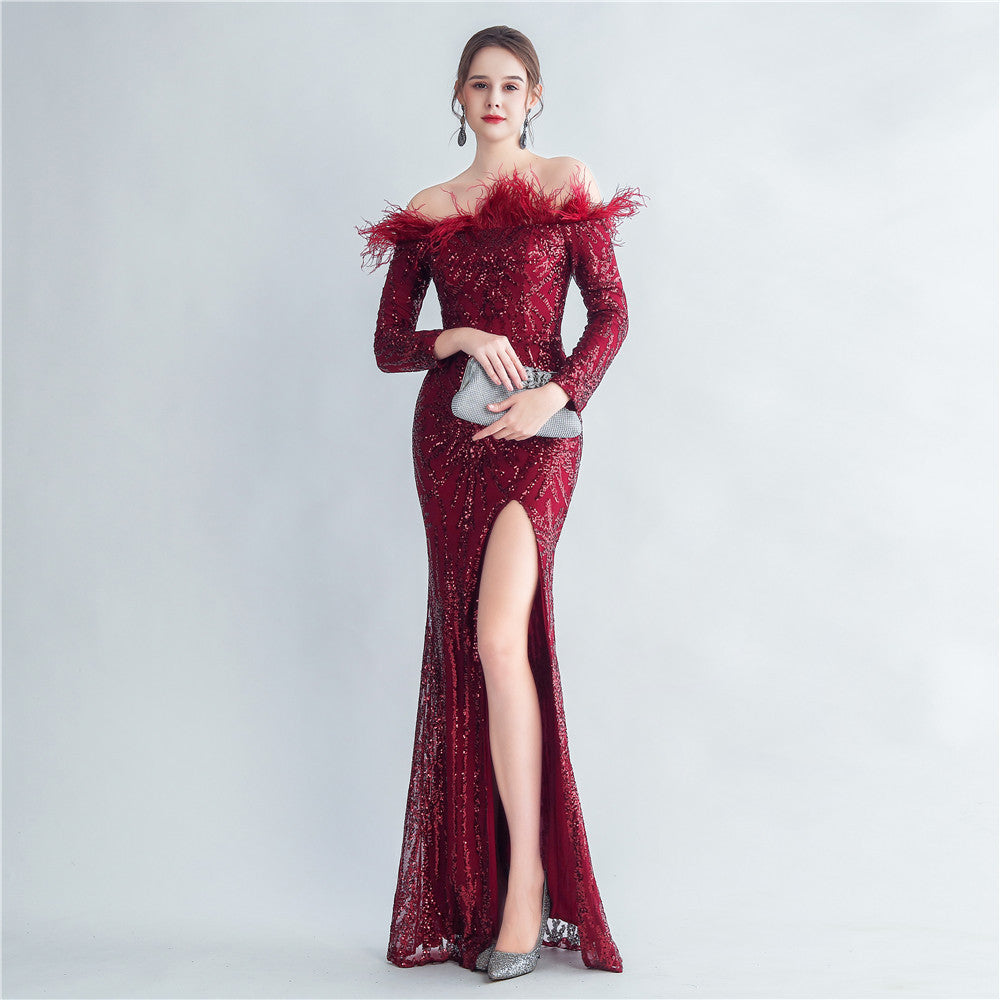 Schulterfreies Abendkleid mit Fischschwanz und Pailletten aus hochdichtem Straußenhaar 