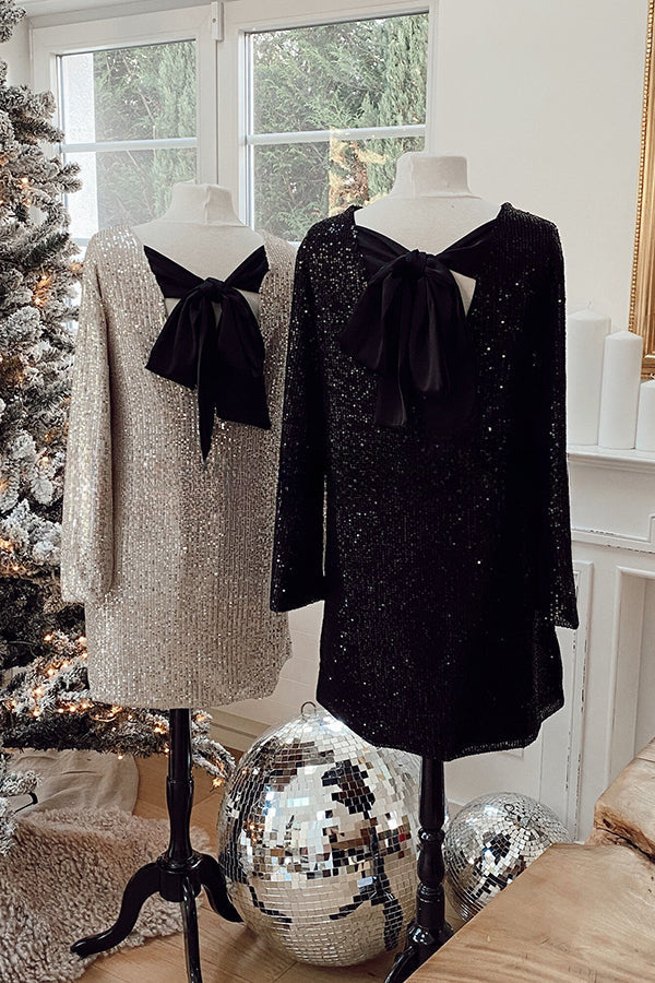 Robe courte décontractée à nœud papillon noué dans le dos et paillettes "Perdue dans ton regard"