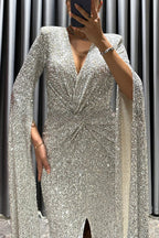 Robe de soirée mi-longue Darling à paillettes avec empiècement en cape, taille croisée et fente