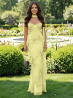 Vestido de baile longo bordado floral com espartilho sereia com alças finas