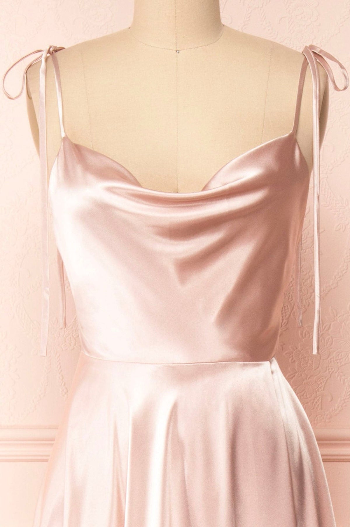 Schlichtes langes A-Linien-Ballkleid aus Satin mit Spaghettiträgern