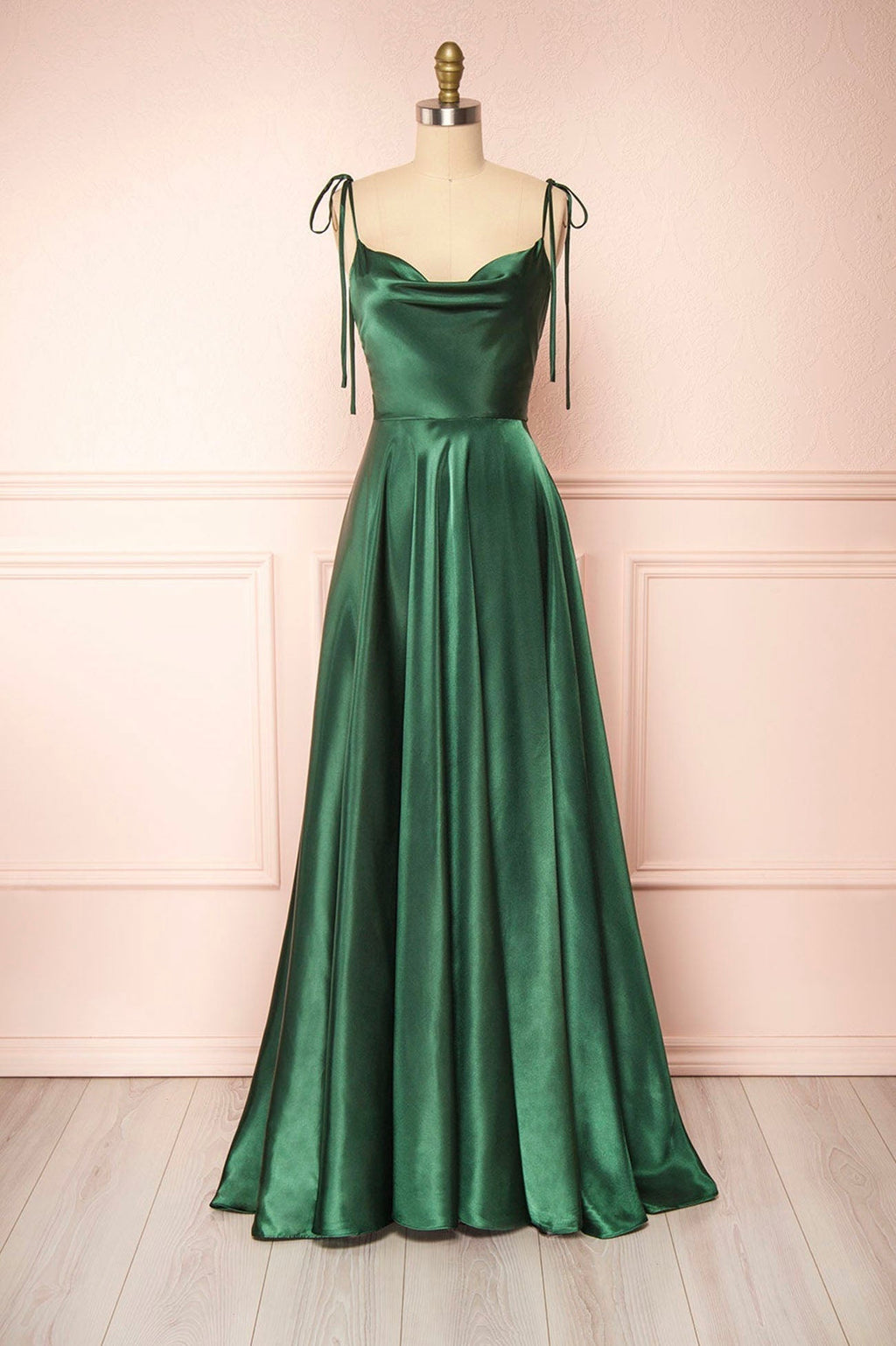 Schlichtes langes A-Linien-Ballkleid aus Satin mit Spaghettiträgern